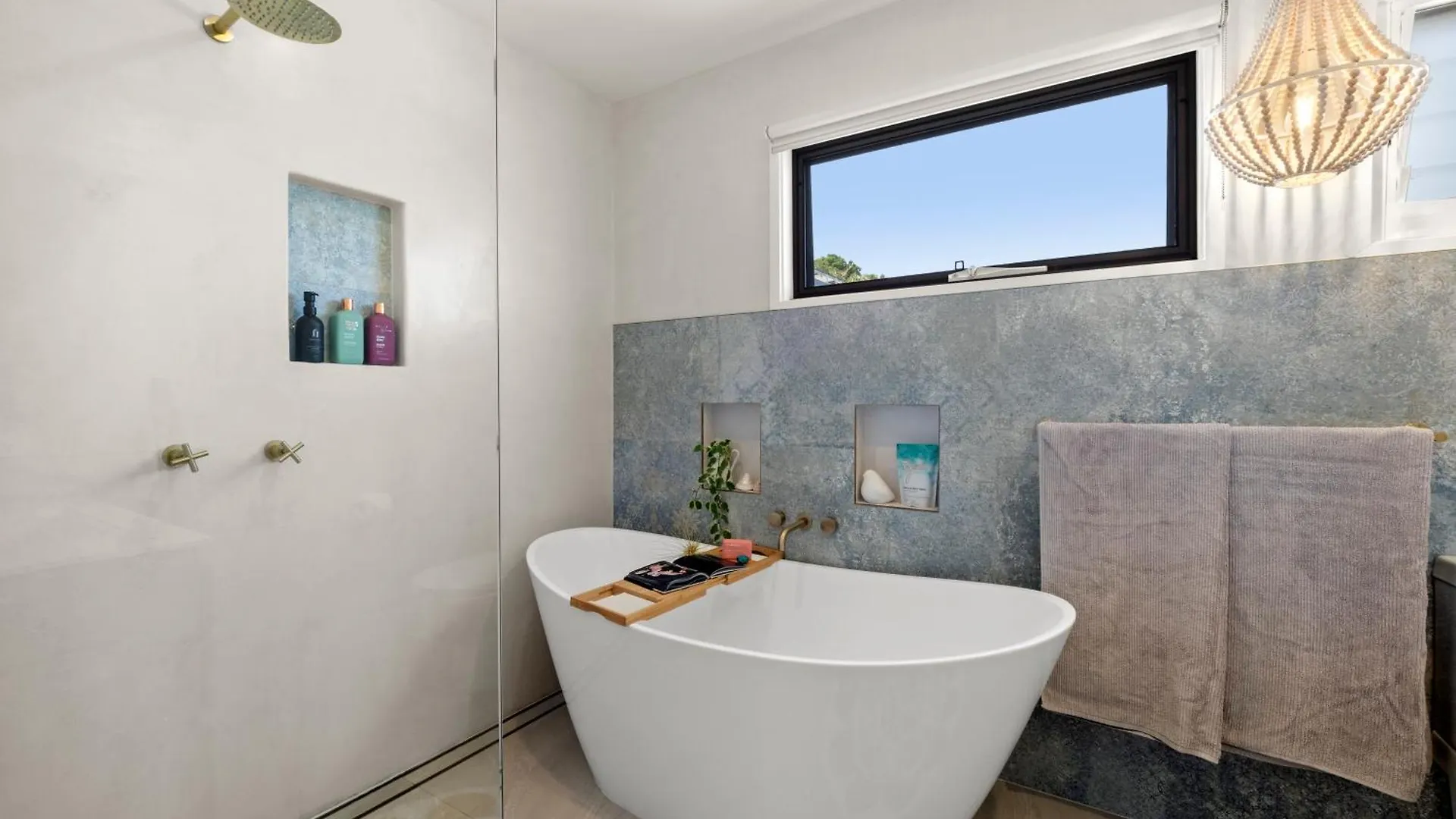 The Penthouse - Spectacular Views Of The Bay, And The Ocean! Only 150M To Shaws Bay Apartment East Ballina Australia
